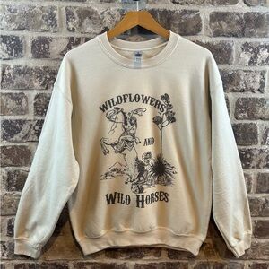 Gildan Wildflowers and Wild Horses Crewneck Womens Sz M
